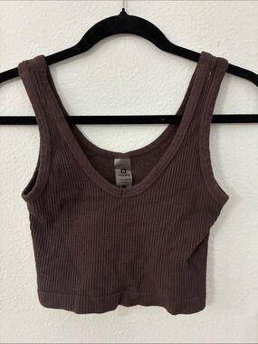 Mono B Ribbed V-Neck Crop Tank in Plum